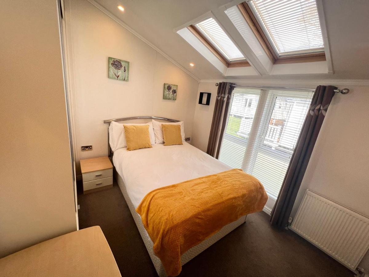 2 Bedroom Lodge Th35, Nodes Point, St Helens, Isle Of Wight St Helens  Bagian luar foto