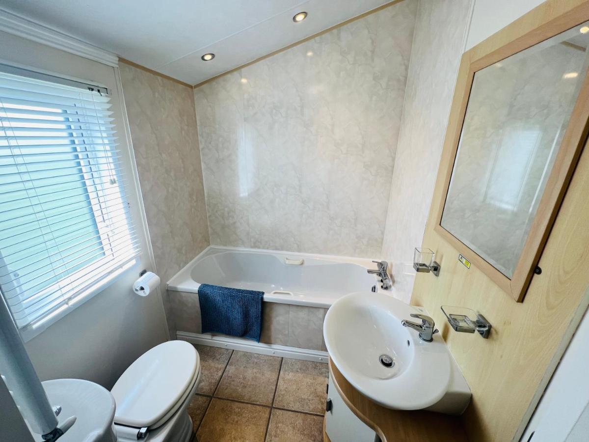 2 Bedroom Lodge Th35, Nodes Point, St Helens, Isle Of Wight St Helens  Bagian luar foto