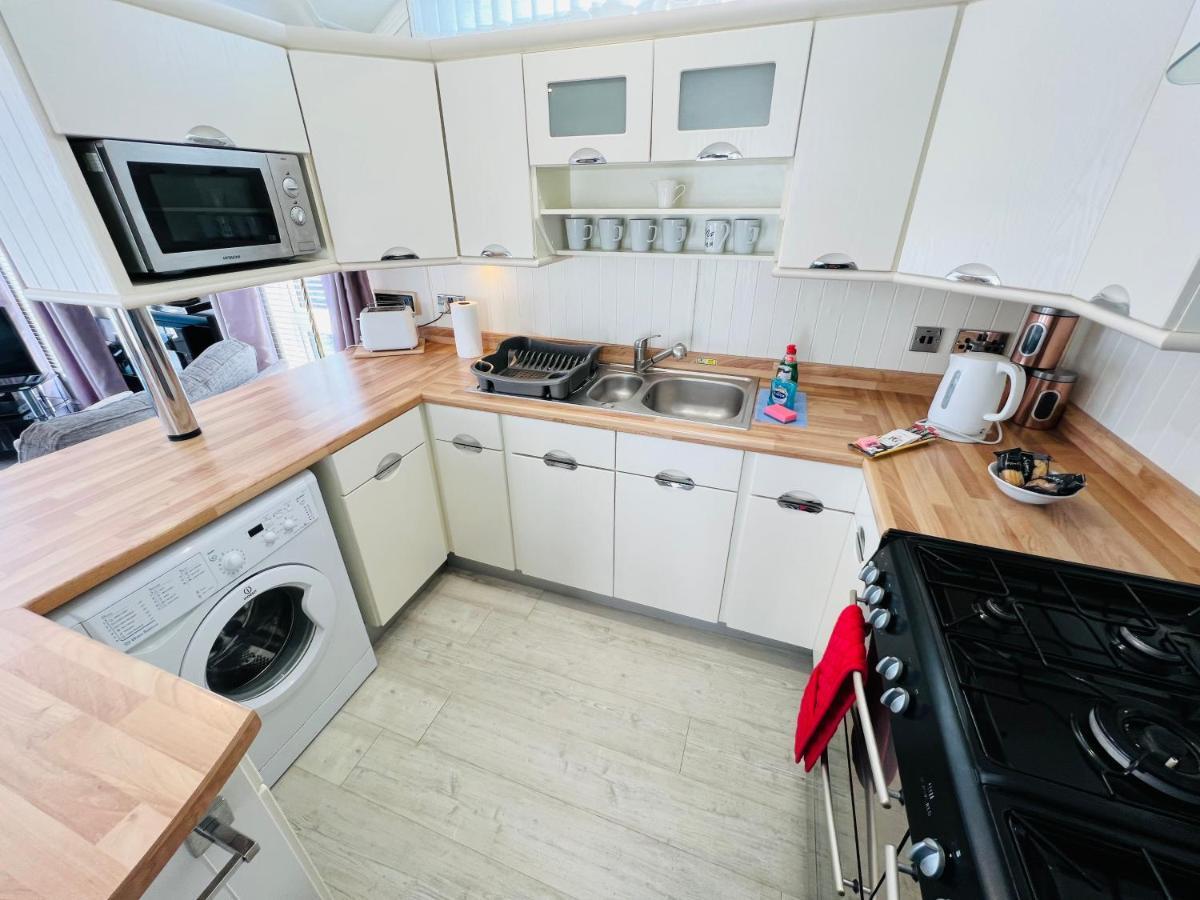 2 Bedroom Lodge Th35, Nodes Point, St Helens, Isle Of Wight St Helens  Bagian luar foto