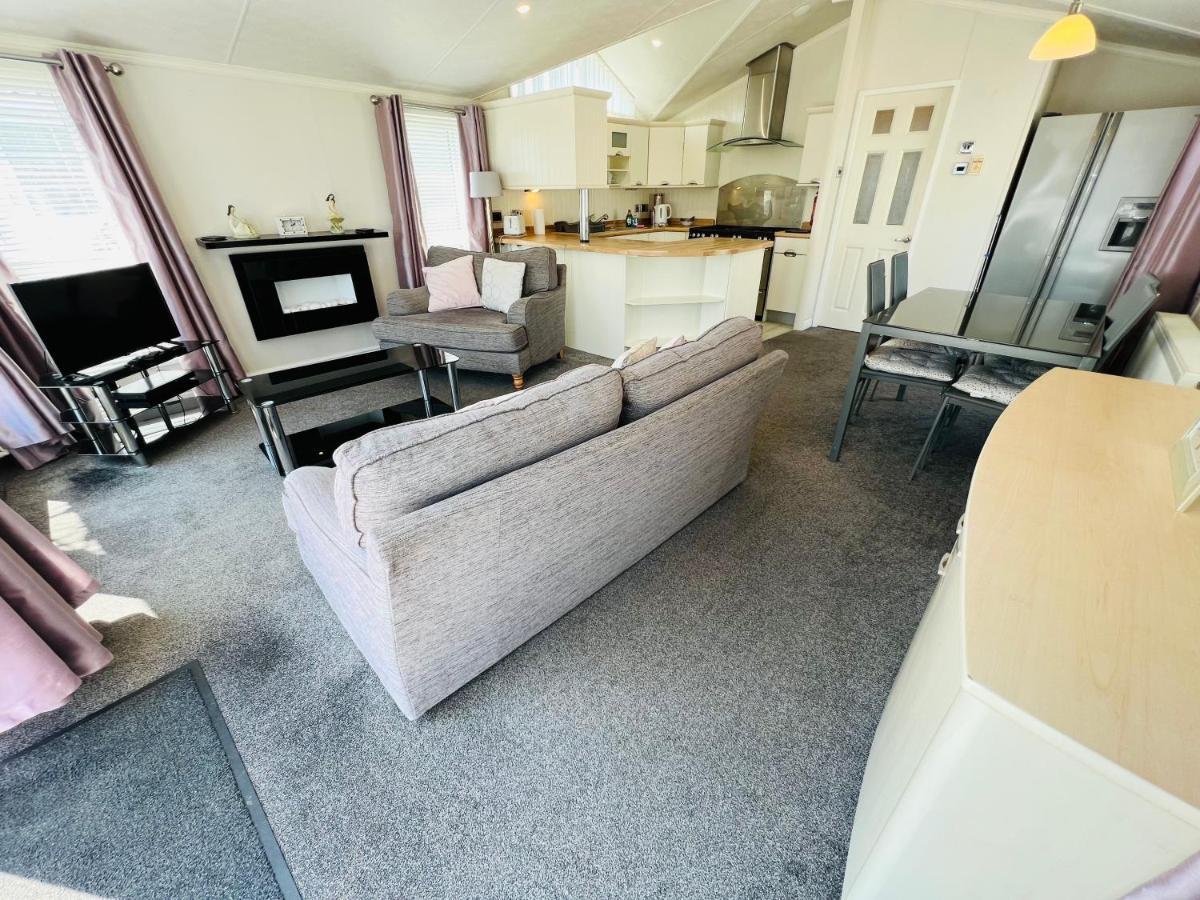 2 Bedroom Lodge Th35, Nodes Point, St Helens, Isle Of Wight St Helens  Bagian luar foto